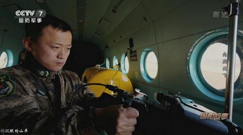 国产机枪上直升飞机视频,直升机上精准射击，展现我国军工实力